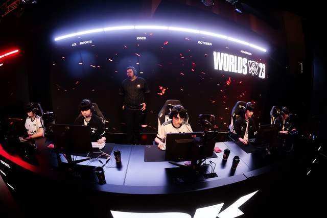 PG电子线上登入-包含FPX鏖战EDG,Chovy关键团战开团秒人强强对话八强赛,技惊四座的词条